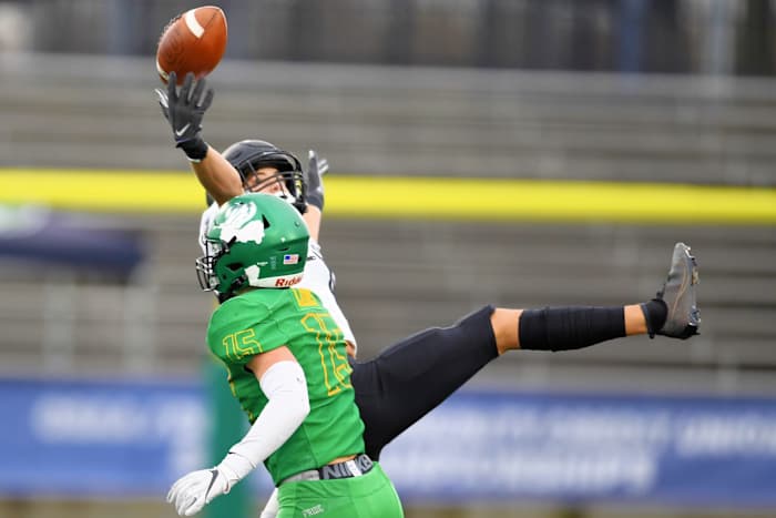 Tualatin.West-Linn.6A-football-semifinal.Leon-Neuschwander.84